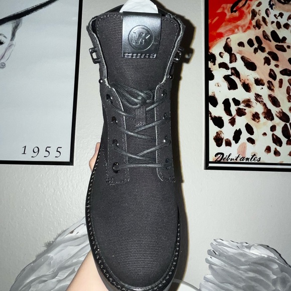 New with tags / never worn before Michael Kors boots - Picture 3 of 4